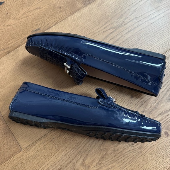 Tod’s Gommino Fringe Patent Leather Double T Loafers - Like New - Ladies Size 40 - Picture 7 of 11